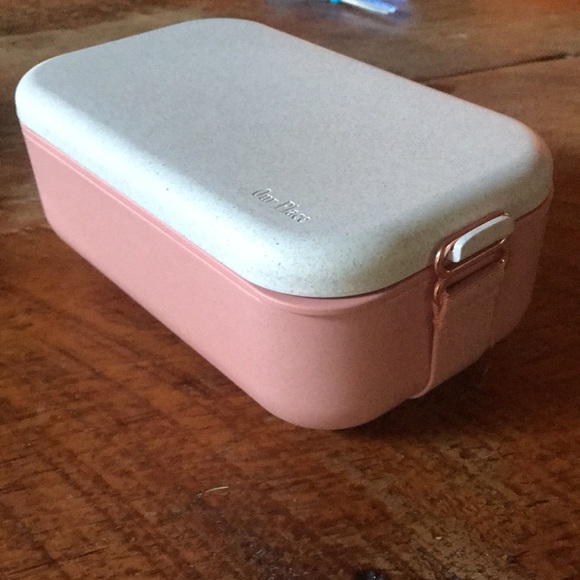 Cute stackable Tupperware set - Picture 4 of 8